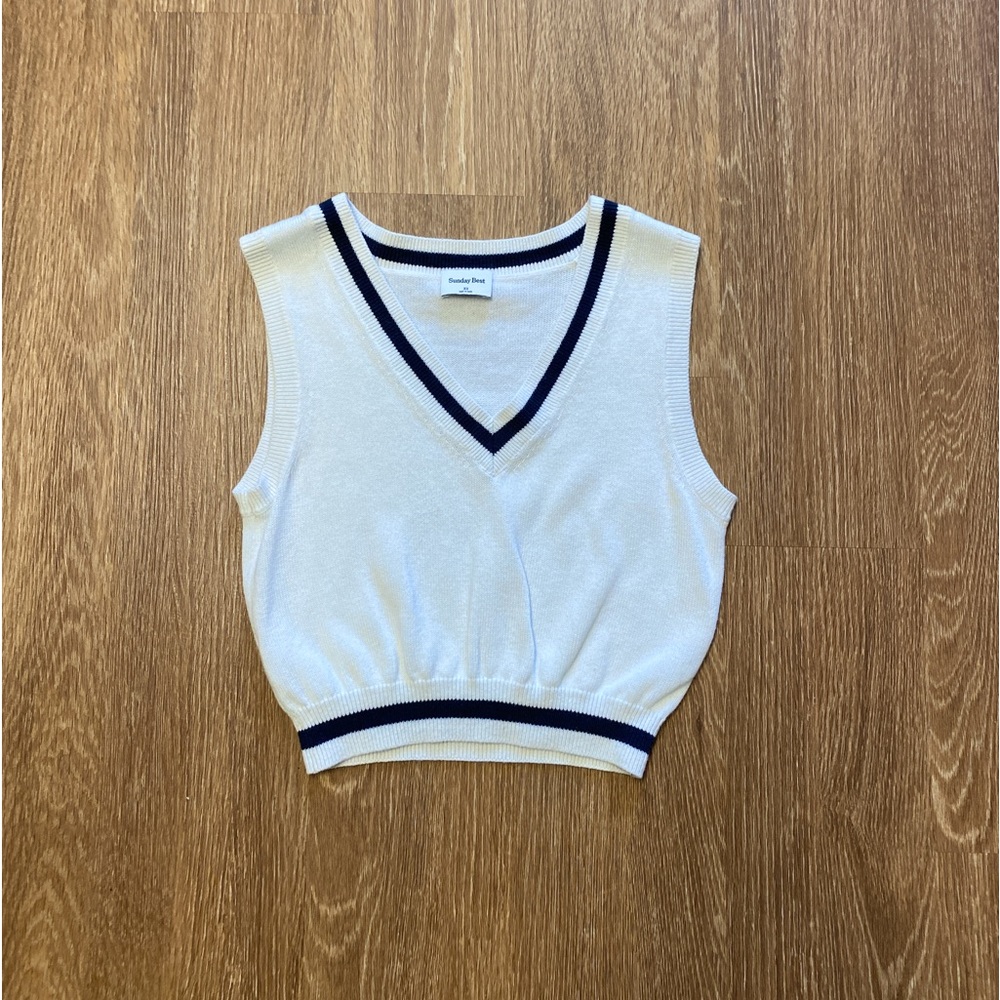 Aritzia Cream Knit V-Neck Sweater Vest with Navy Trim